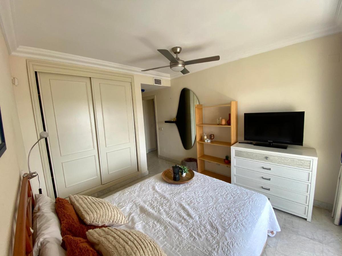 Exclusive Puerto Banus Beach Apartment Free Parking Wifi & Swimming Pool 马尔韦利亚 外观 照片