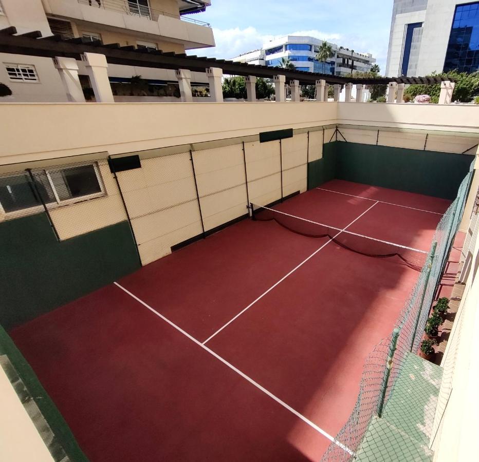 Exclusive Puerto Banus Beach Apartment Free Parking Wifi & Swimming Pool 马尔韦利亚 外观 照片